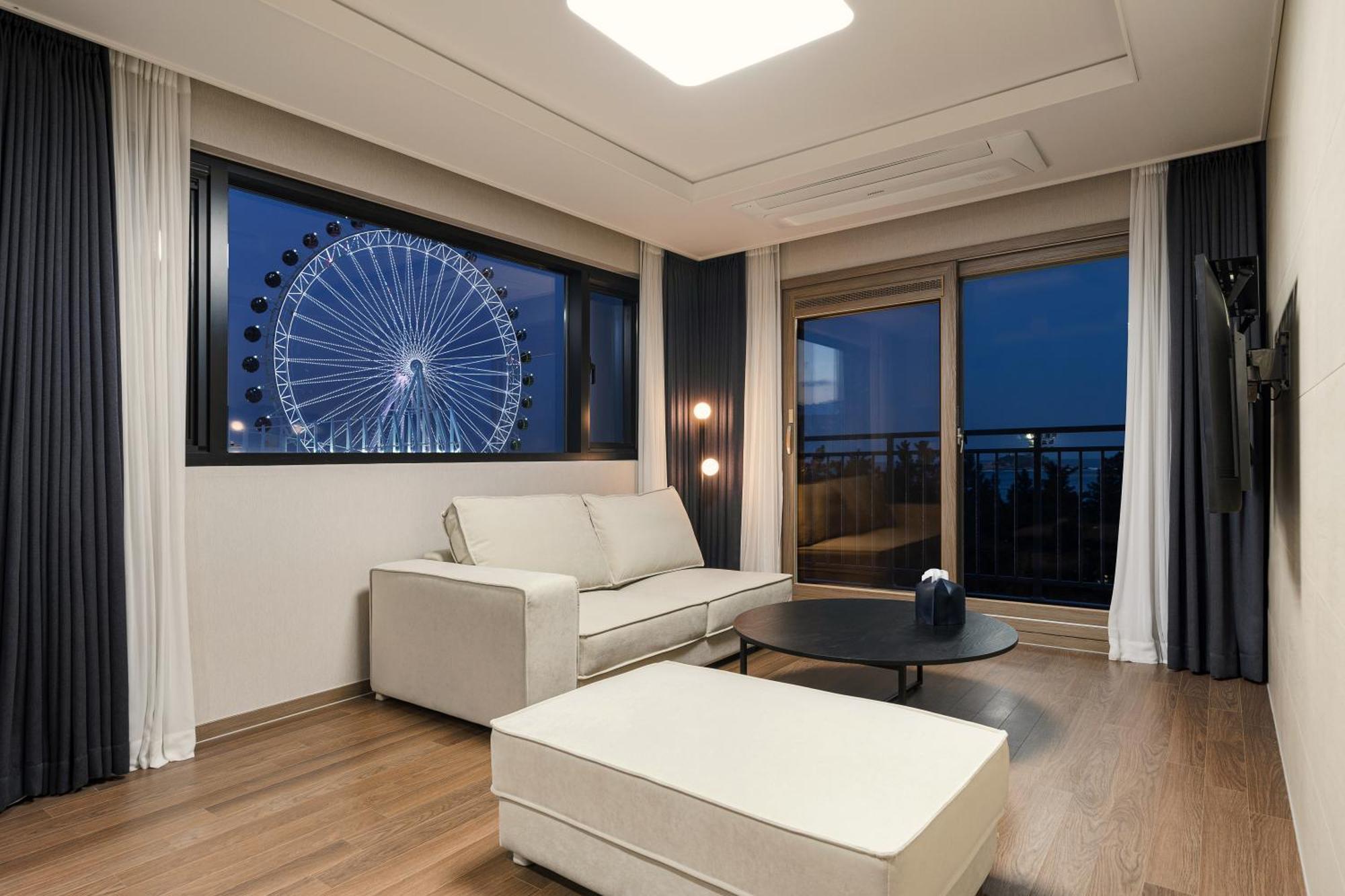 Urbanstay Sokcho Beach Ab Buitenkant foto